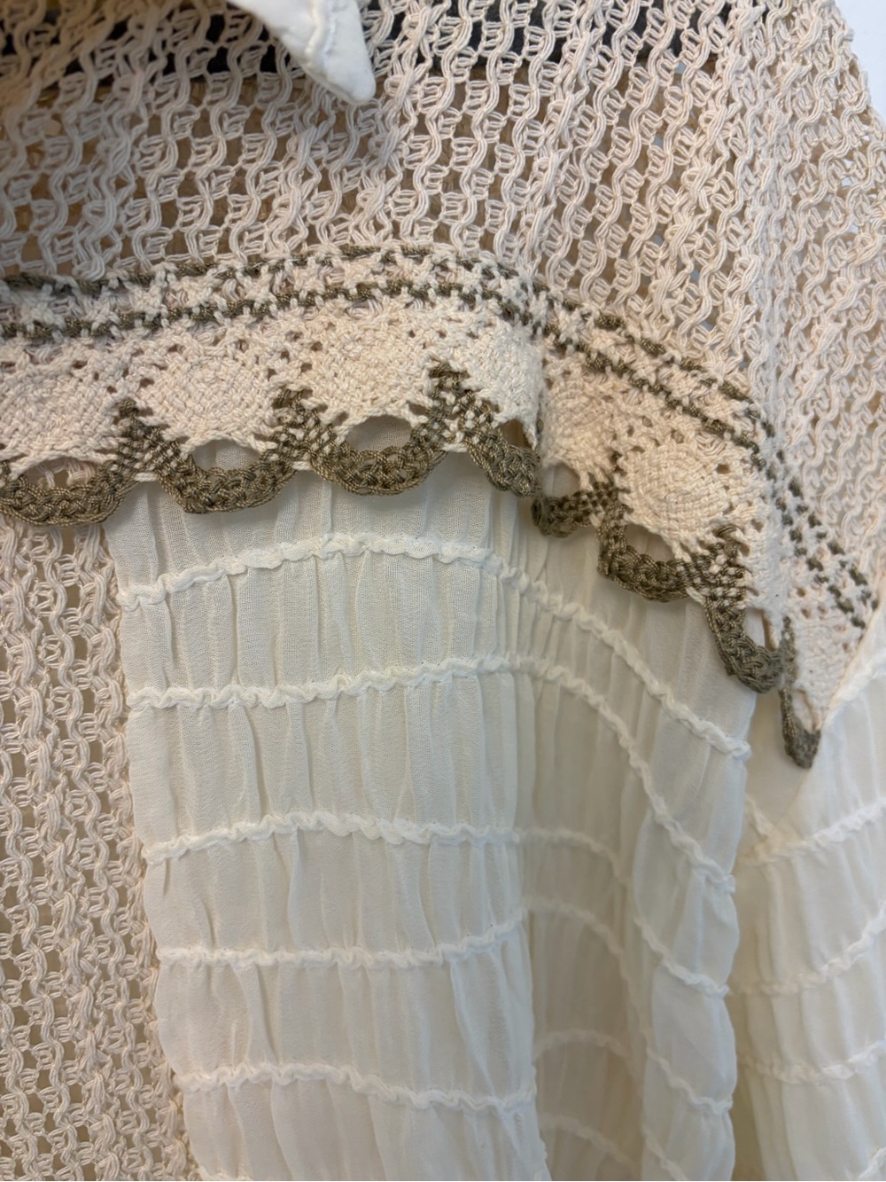 Textured Cream & Beige Button-Front Cropped Blouse - Picture 6 of 7